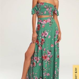 *BRAND NEW* still in plastic floral 2piece set